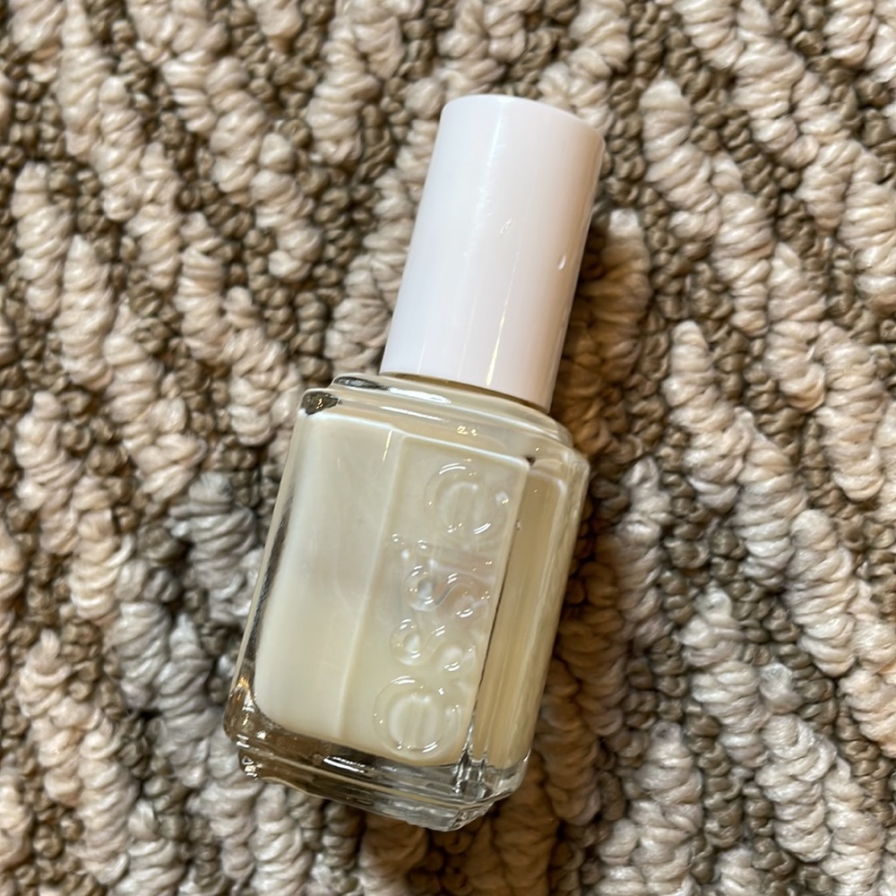 Essie “allure”